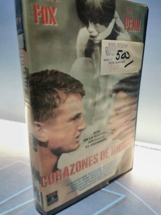 Película VHS Corazones de hierro de Michael J.Fox y Sean Penn 1990