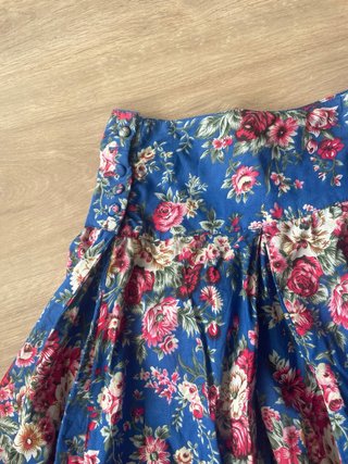 Falda floral azul y rosa