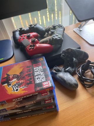 Pack PS4 + 3 mandos + 4 juegos