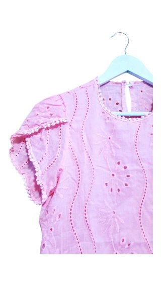 Blusa rosa con bordados