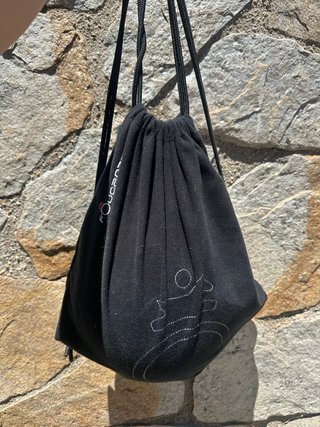 Casco equitación de fieltro con lazo, con bolsa.