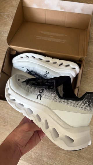 Zapatillas On Running Cloudtilt Gris/Blanco