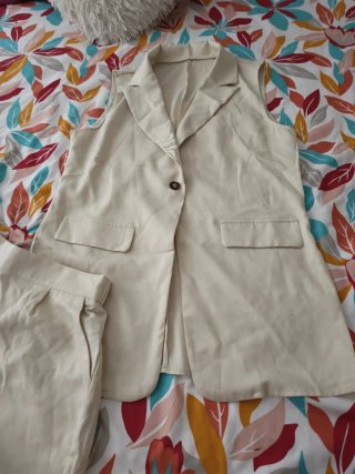Traje de verano beige