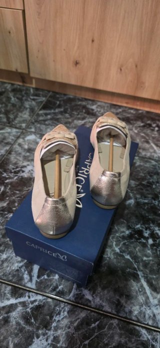 Mocasines Caprice Beige y Dorado Elegantes