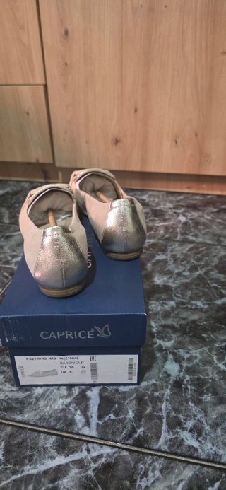 Mocasines Caprice Beige y Dorado Elegantes