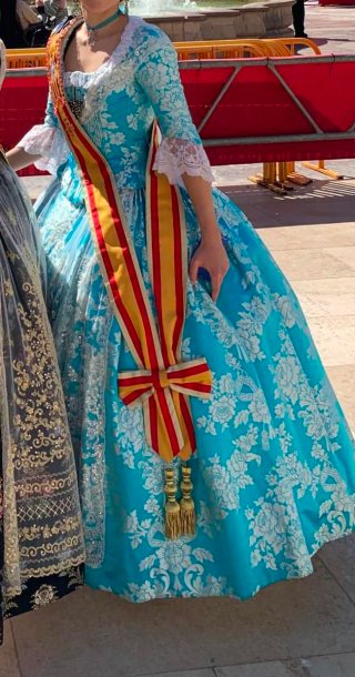 Traje de Fallera azul y plata