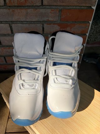Air Jordan 11 Retro blanco y azul