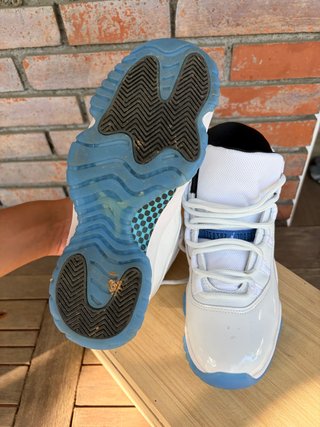 Air Jordan 11 Retro blanco y azul