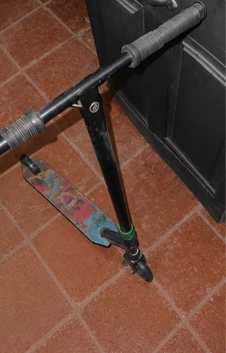 Patinete manual con ruedas