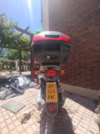 Aprilia Scarabeo Plata