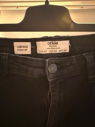 Vaqueros Bershka negros Push Up Talla 42