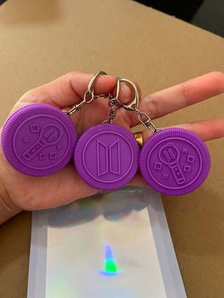 Llavero Oreo x BTS Morado