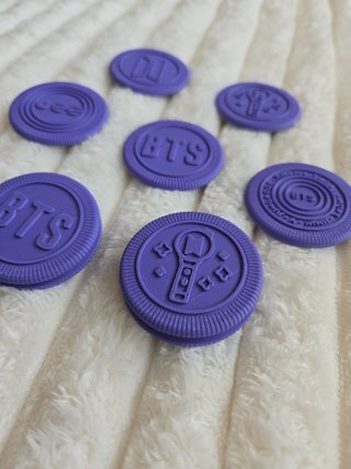 Llavero Oreo x BTS Morado