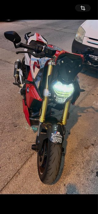 BMW F900R Roja y Plata