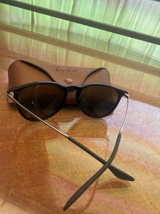 Gafas de sol Ray-Ban negras y azules