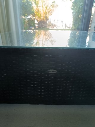 Mesa y puf de ratán sintético exterior o interior