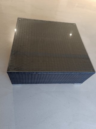 Mesa y puf de ratán sintético exterior o interior