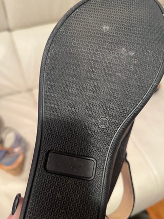 Sandalias cruzadas negro y morado T38