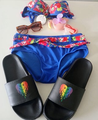 Conjunto bañador bikini y chanclas