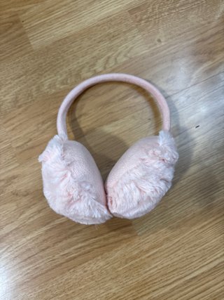 Orejeras rosas de pelitos