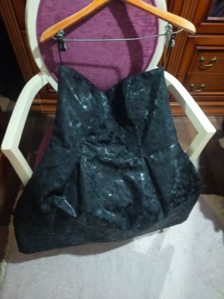 Vestido negro strapless