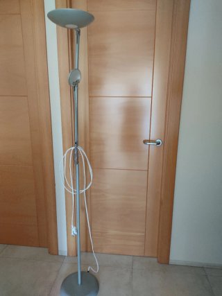 Lámpara de pie salón metal