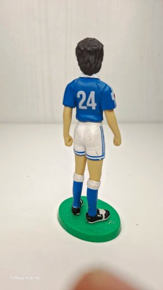 Statuette Holly-Lenders-Ross-Leggi descrizione