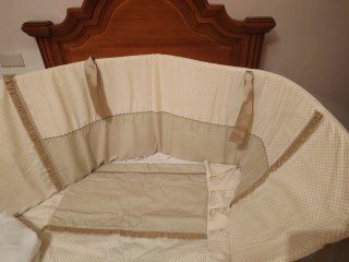 Conjunto cuna: chichonera, colcha, cubrecolchón