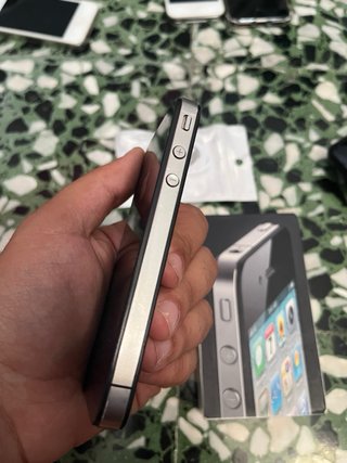 iPhone 4G 16GB Nero/Argento