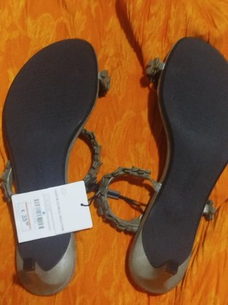 Sandalias verdes con flores talla 35