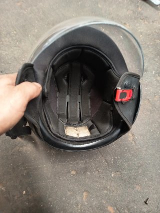 Casco de moto negro