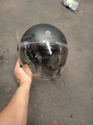 Casco de moto negro