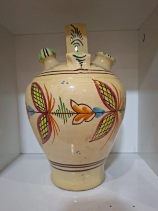 Botijo de cerámica decorado