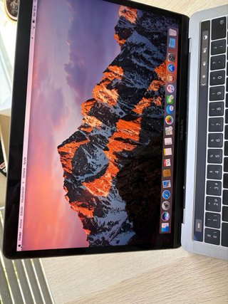 MacBook Pro 13” 2017 | Intel Core i7 | 16 GB RAM |