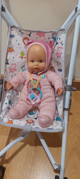 Silla de muñeca rosa
