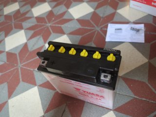 Batería Moto Yuasa 12N5.5-4A 5.5Ah