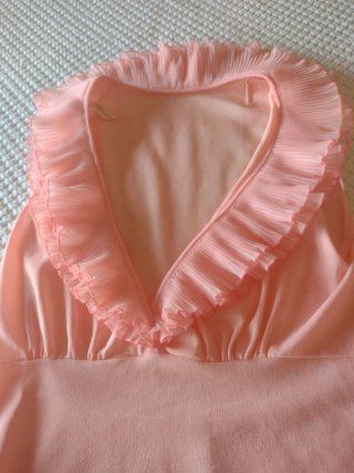 Camisón antiguo rosa con volantes