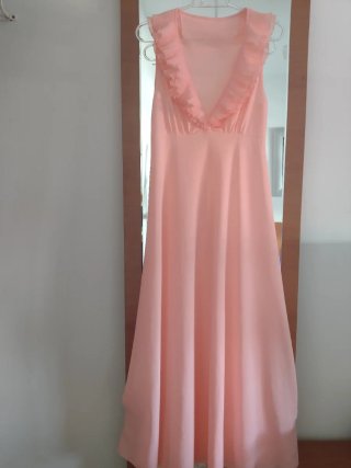 Camisón antiguo rosa con volantes