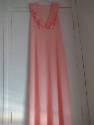Camisón antiguo rosa con volantes