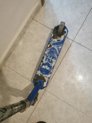 Patinete Oxelo azul con ruedas