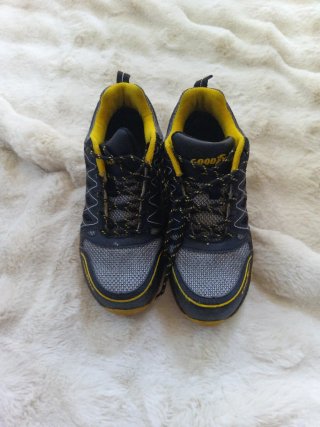 Zapatos de seguridad Goodyear negros y amarillos