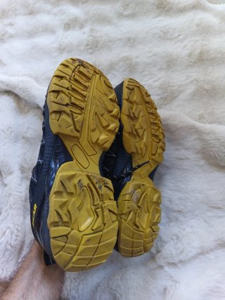 Zapatos de seguridad Goodyear negros y amarillos