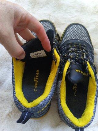 Zapatos de seguridad Goodyear negros y amarillos