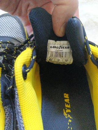 Zapatos de seguridad Goodyear negros y amarillos