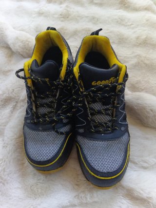 Zapatos de seguridad Goodyear negros y amarillos