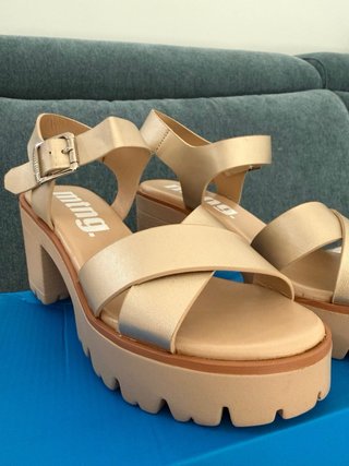 Sandalias MTNG Doradas Talla 39