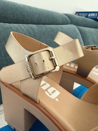 Sandalias MTNG Doradas Talla 39
