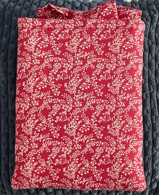 Funda libro grande roja con flores