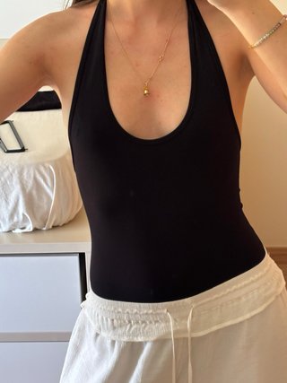 Body negro escote halter Zara