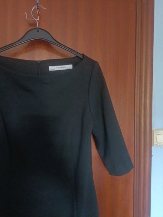 Vestido Midi Negro con Falda Rayas